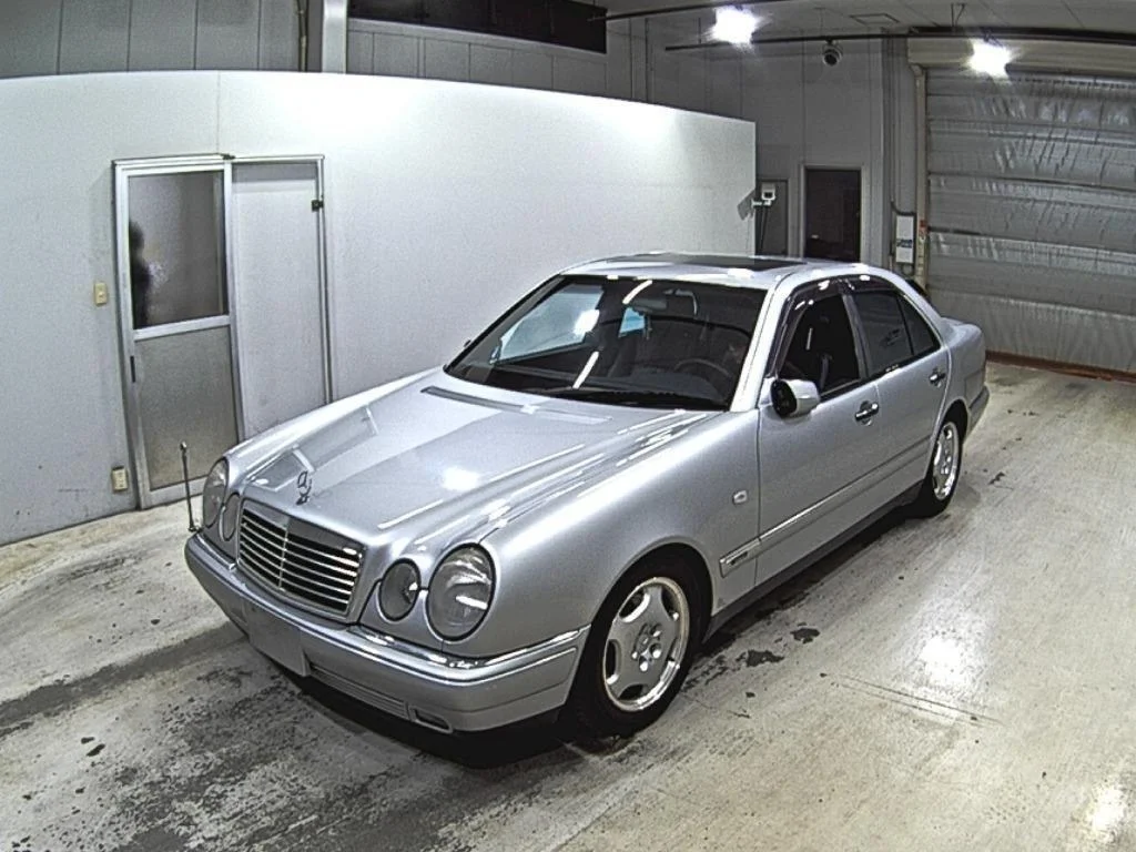 Mercedes-Benz E-Class  с аукциона в Японии
