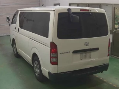 TOYOTA REGIUS VAN