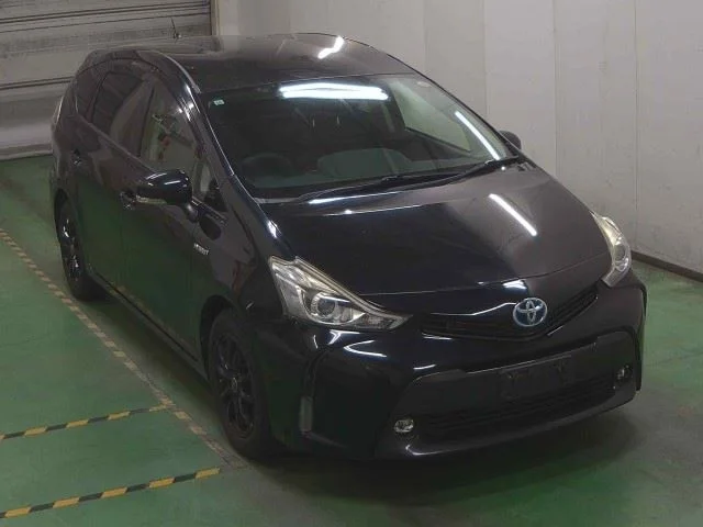 Toyota Prius Alpha 2015