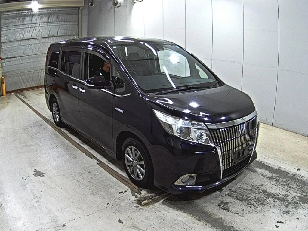 Toyota Esquire 2014