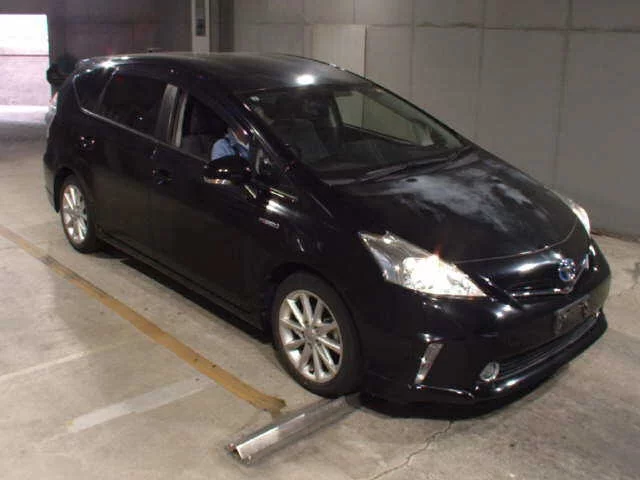 Toyota Prius Alpha 2013
