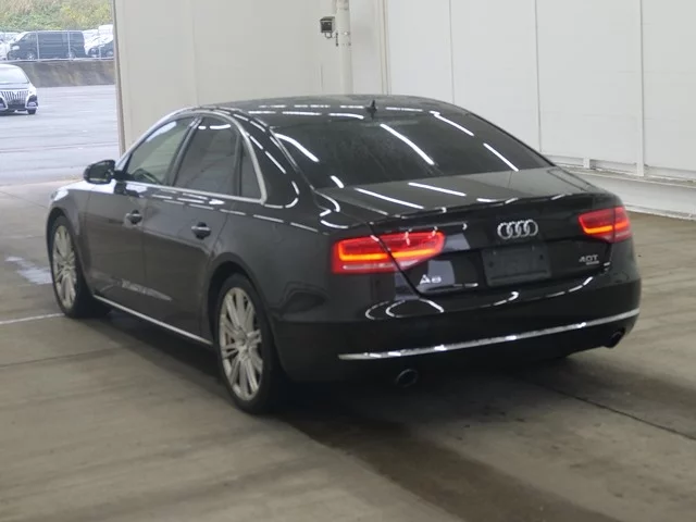 Audi A8  с аукциона в Японии