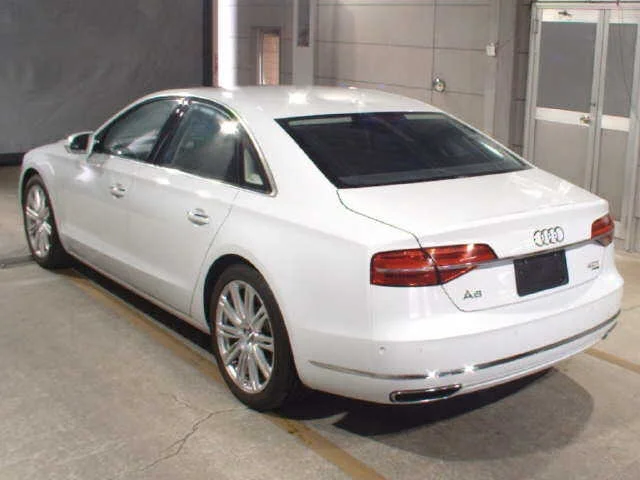 Audi A8  с аукциона в Японии