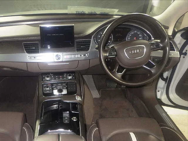 Audi A8  с аукциона в Японии