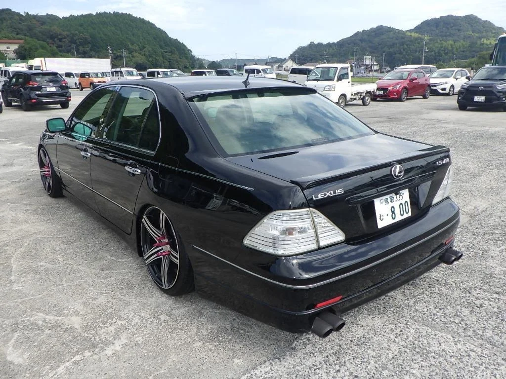 Lexus LS  с аукциона в Японии