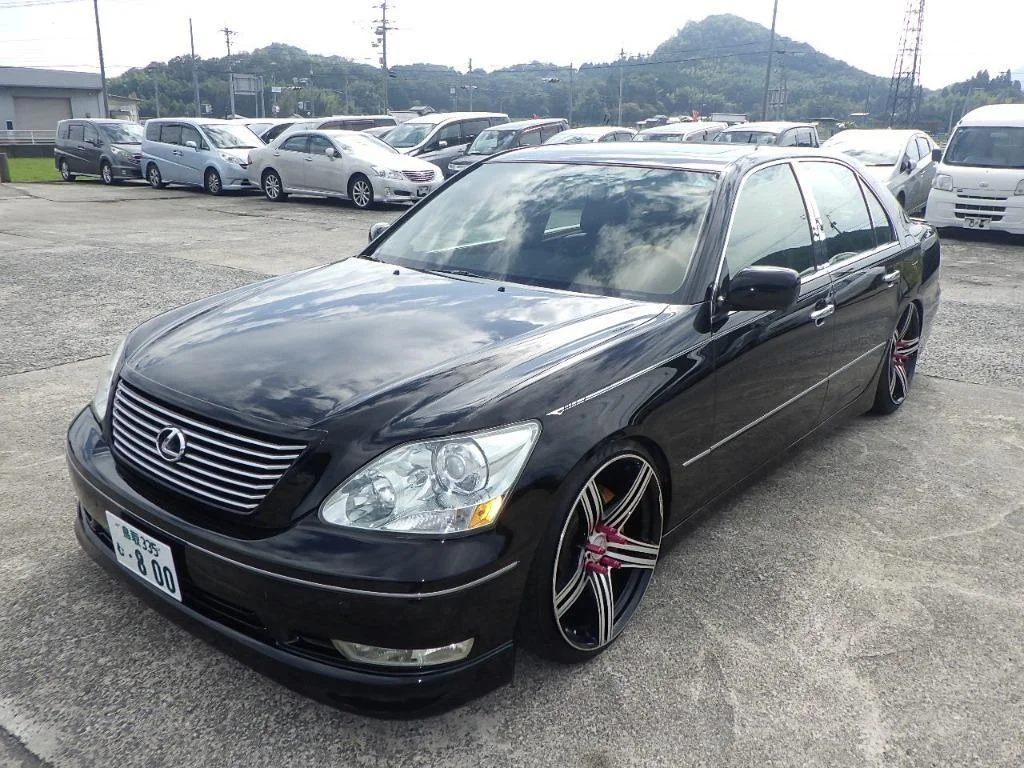 Lexus LS  с аукциона в Японии