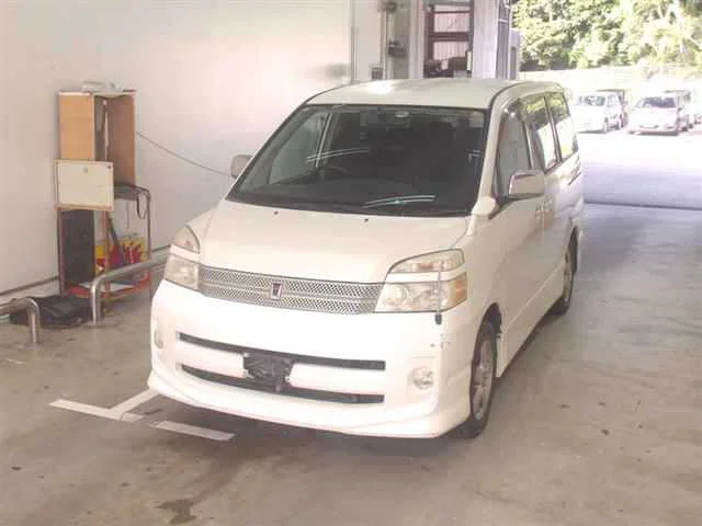 Toyota Voxy  с аукциона в Японии