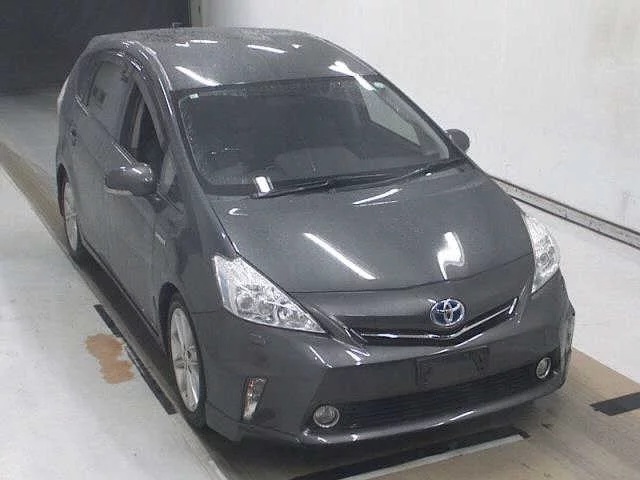 Toyota Prius Alpha 2013