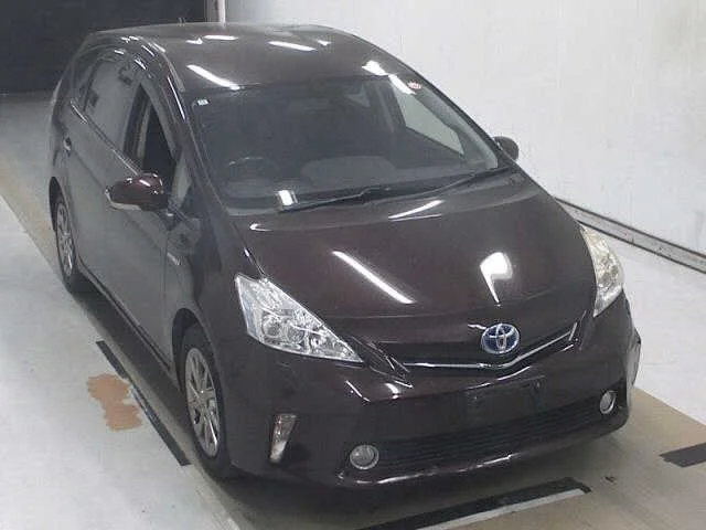 Toyota Prius Alpha 2014