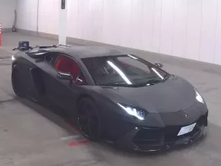 LAMBORGHINI AVENTADOR
