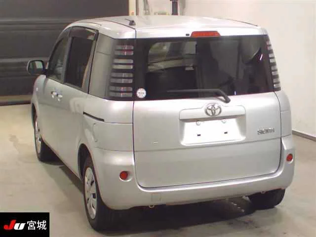 Toyota Sienta 2005