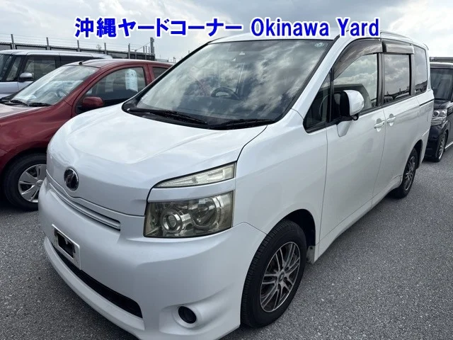 Toyota Voxy  с аукциона в Японии