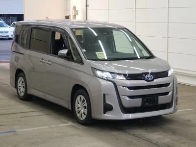 TOYOTA NOAH