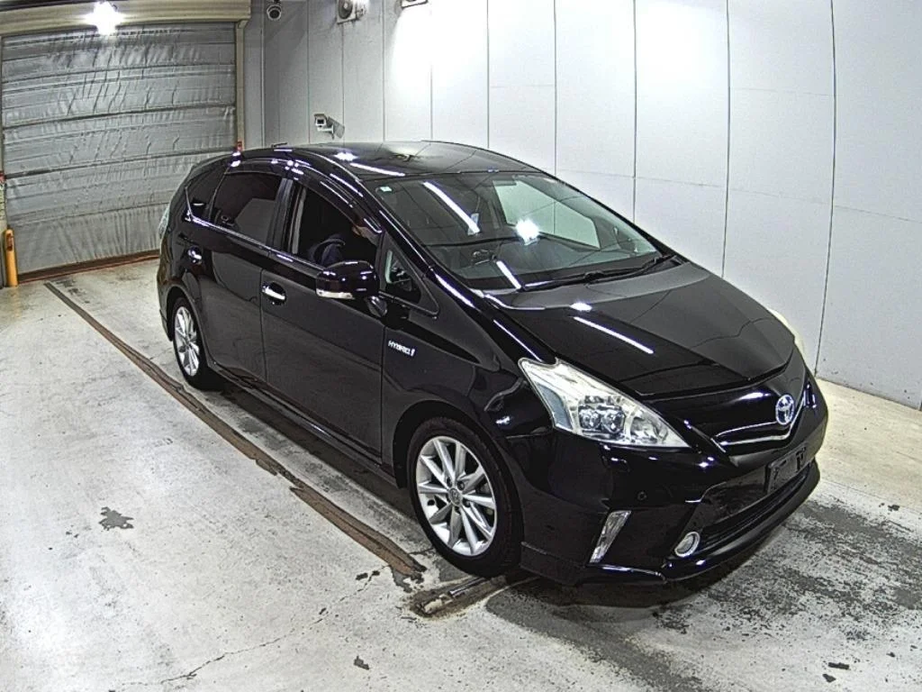Toyota Prius Alpha 2012