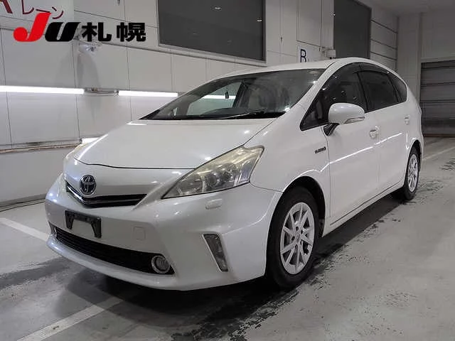 Toyota Prius Alpha 2011