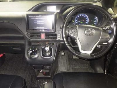 Статистика аукционов Toyota Voxy