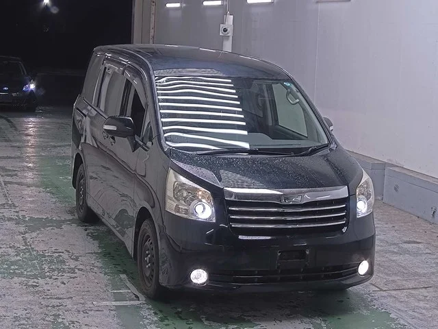 Toyota Noah 2007