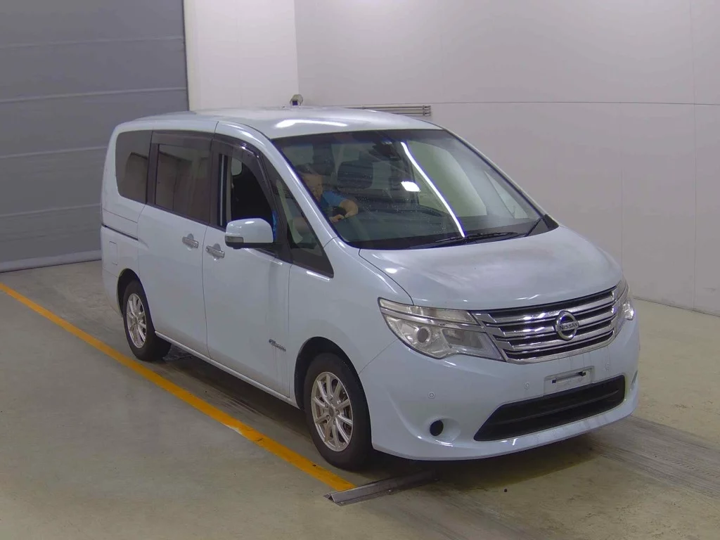 Nissan Serena 2015