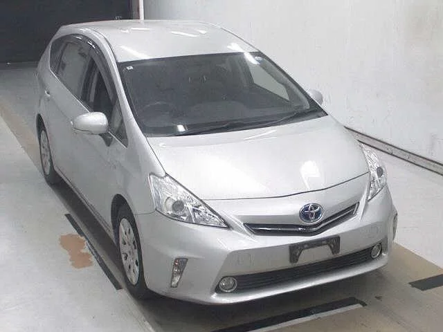 Toyota Prius Alpha 2012