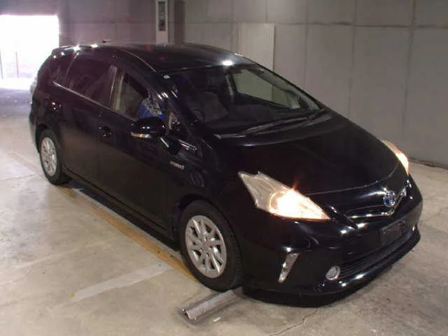 Toyota Prius Alpha 2012