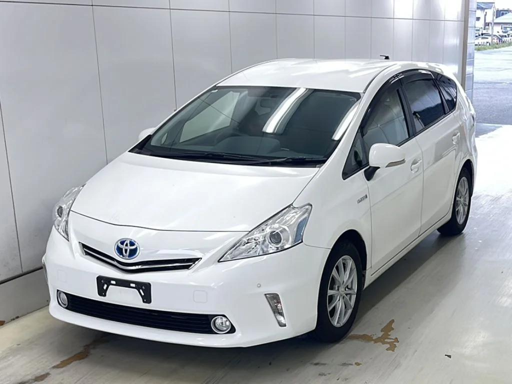 Toyota Prius Alpha 2012