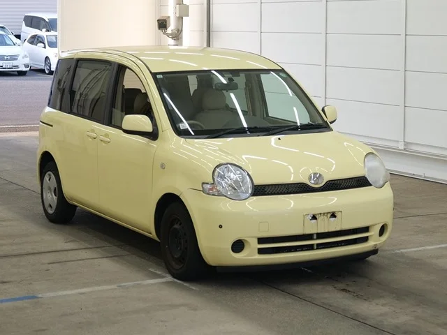 Toyota Sienta 2003