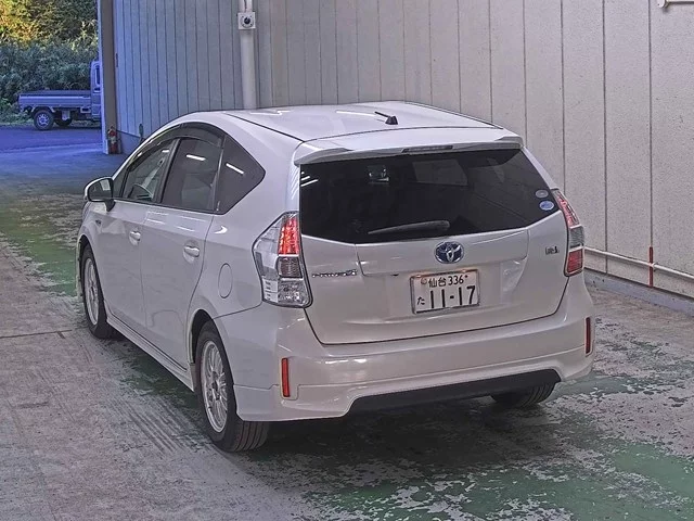 Toyota Prius Alpha 2012