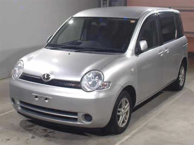 Toyota Sienta 2004