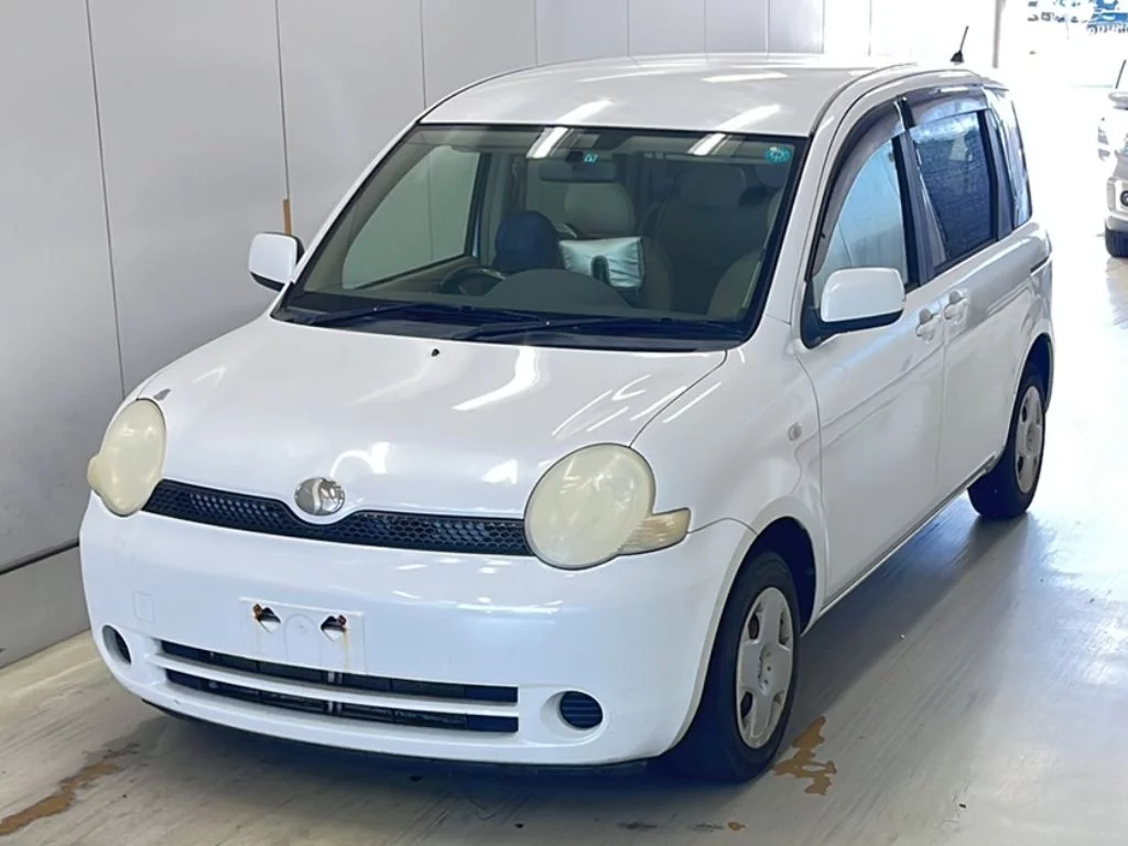Toyota Sienta 2003