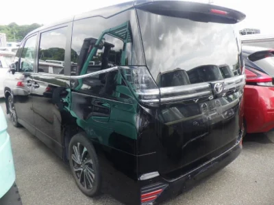 Toyota Voxy 2023
