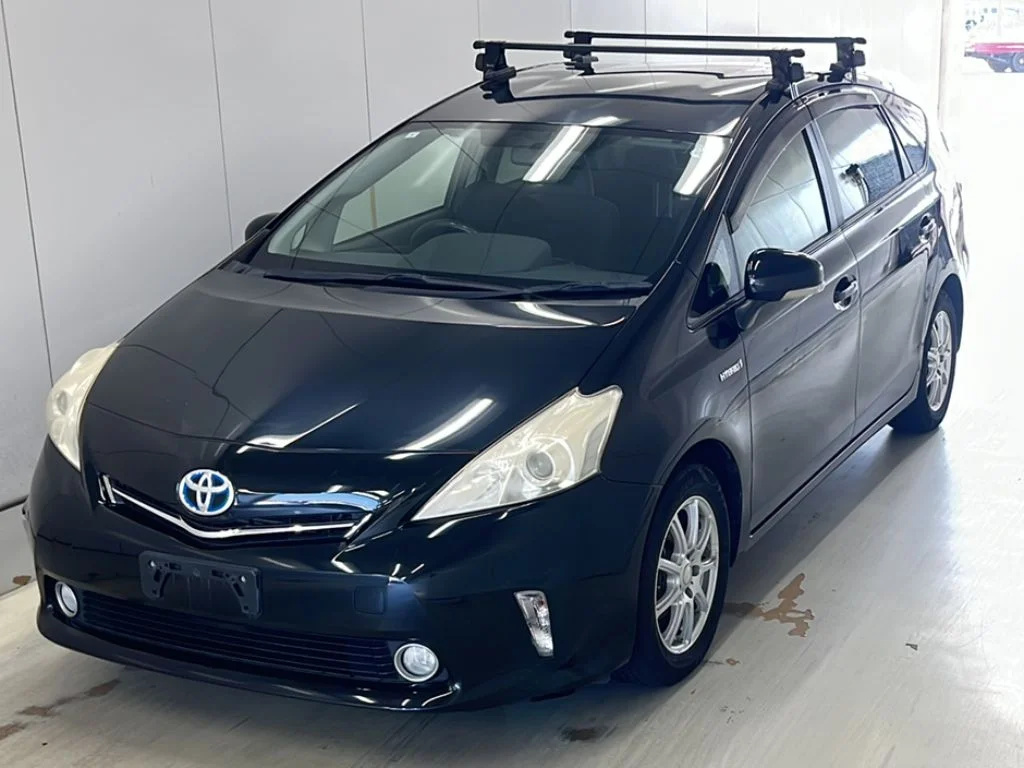 Toyota Prius Alpha 2013