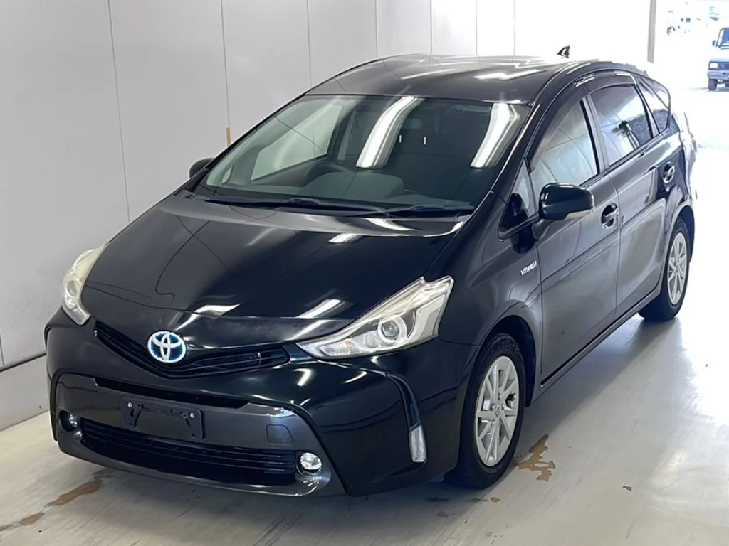 Toyota Prius Alpha 2015