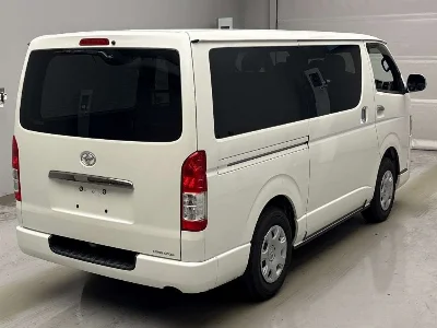TOYOTA REGIUS VAN