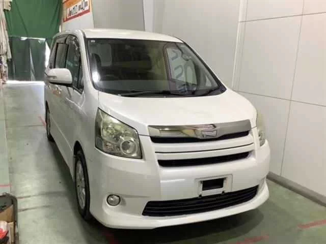 Toyota Noah 2007