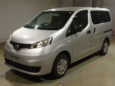 NISSAN NV200