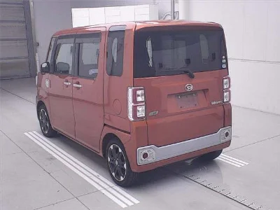 DAIHATSU WAKE