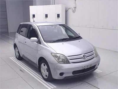TOYOTA IST