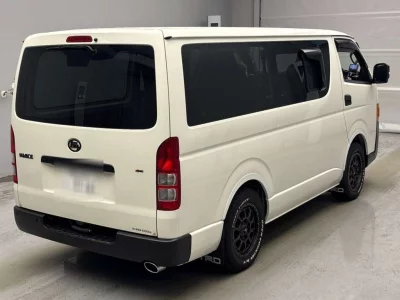 TOYOTA HIACE VAN