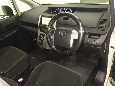 Статистика аукционов Toyota Voxy