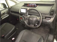 Цена авто Toyota Voxy с аукционов Японии, номер кузова ZRR70W, пробег 162 000, оценка 4