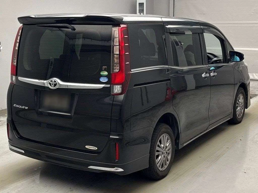 Toyota Esquire 2015
