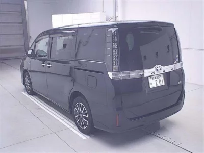 Статистика аукционов Toyota Voxy