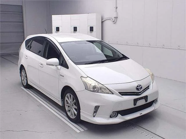 Toyota Prius Alpha 2011