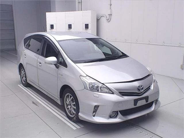 Toyota Prius Alpha 2011