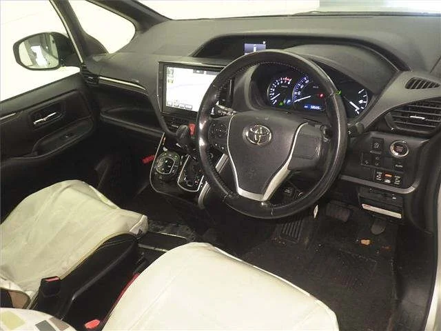 Toyota Esquire 2016