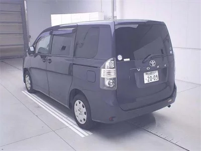 Статистика аукционов Toyota Voxy