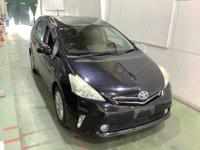 Toyota Prius Alpha 2013