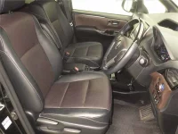 Цена авто Toyota Esquire с аукционов Японии, номер кузова ZWR80G, пробег 156 000, оценка 6