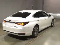 Цена авто Lexus ES300h с аукционов Японии, номер кузова AXZH11, пробег 66 000, оценка 8