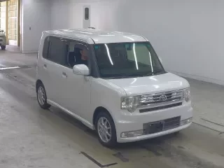 TOYOTA PIXIS SPACE